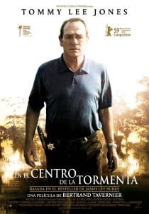 Poster for the movie "En el centro de la tormenta"
